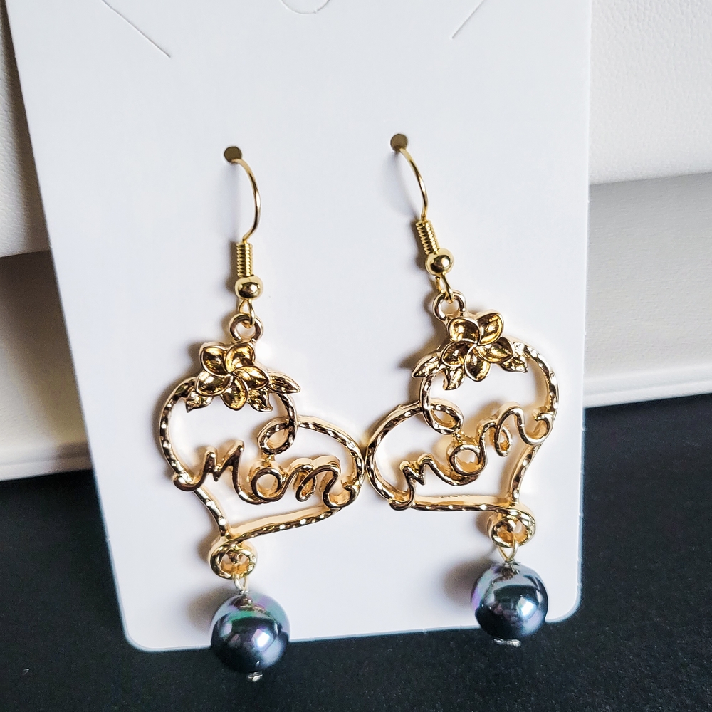 Gold Heart 'Mom' Jewelry Earrings Necklace Set with Black Shell Pearl
